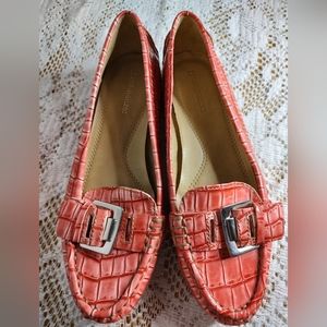 US 6 Naturalizer Heaven coral croc-print loafers with tan stitch and buckle